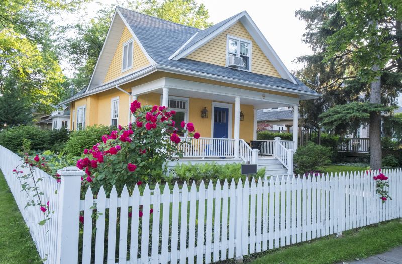 Picket Fence Staining in Waco, TX